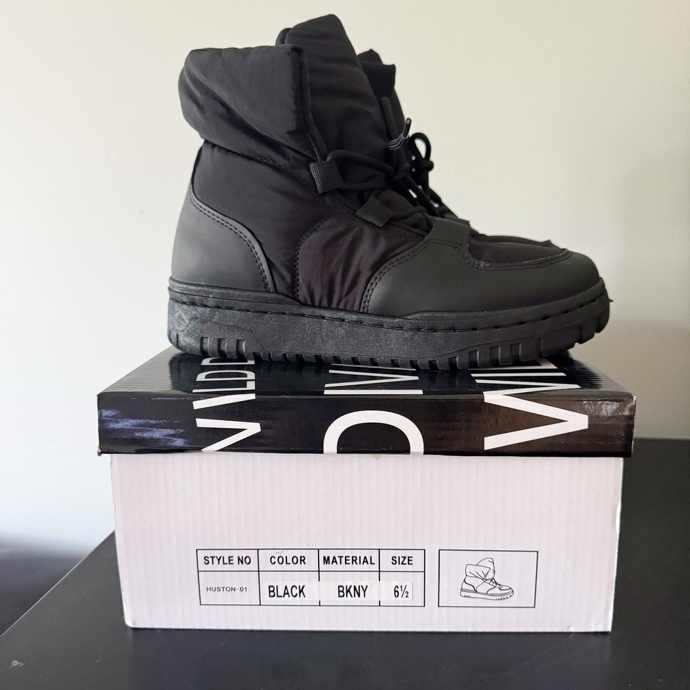 Wild Diva Lounge Huston 01 Black Puffer Ankle Boots Womens 6.5 gorpcore NIB New